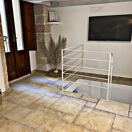 Essential 滨海波利尼亚诺